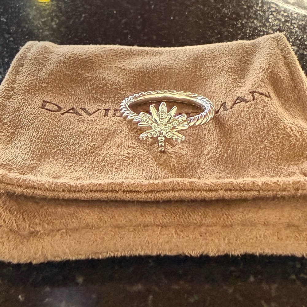 David Yurman Petite Starburst Ring with Diamonds - Picture 9 of 12